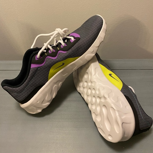 mens nike explore strada